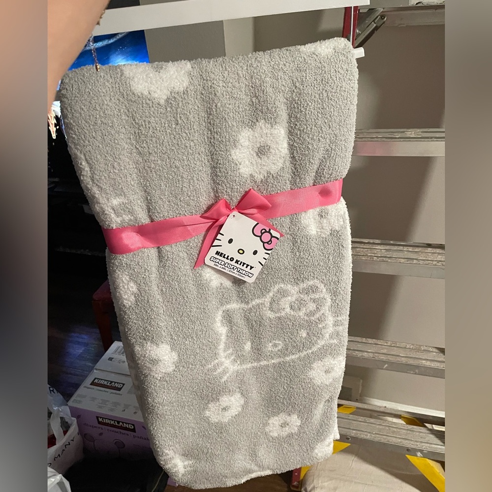 NWT Hello Kitty Grey Blanket